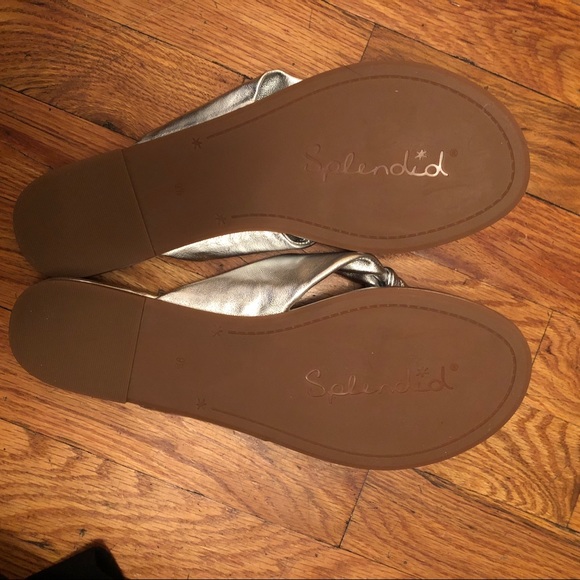 Splendid Metallic Silver Thongs  9.5  Never Worn - Picture 2 of 2